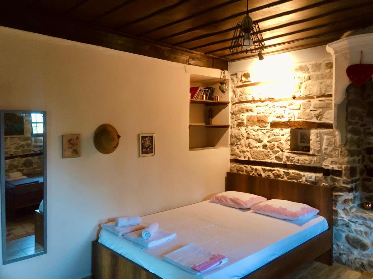 Restaurant & Guest House Semani Berat Exterior photo
