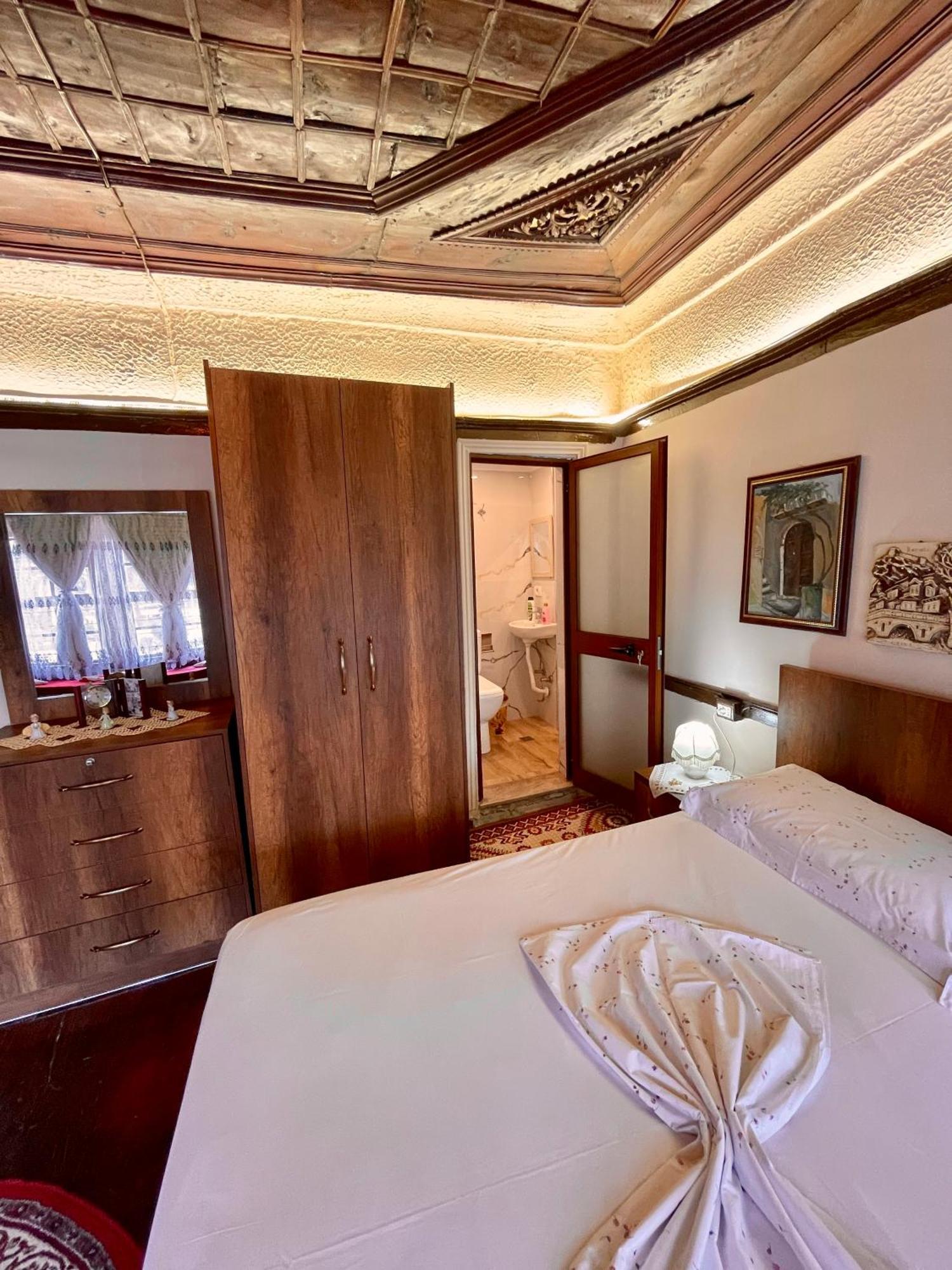 Restaurant & Guest House Semani Berat Exterior photo