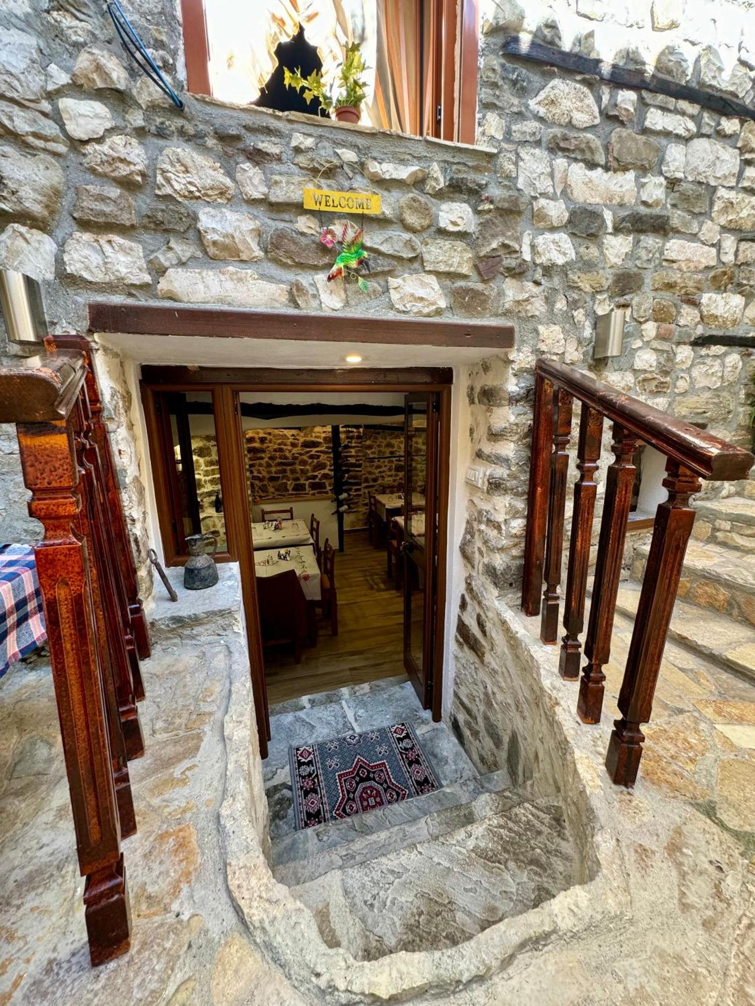 Restaurant & Guest House Semani Berat Exterior photo