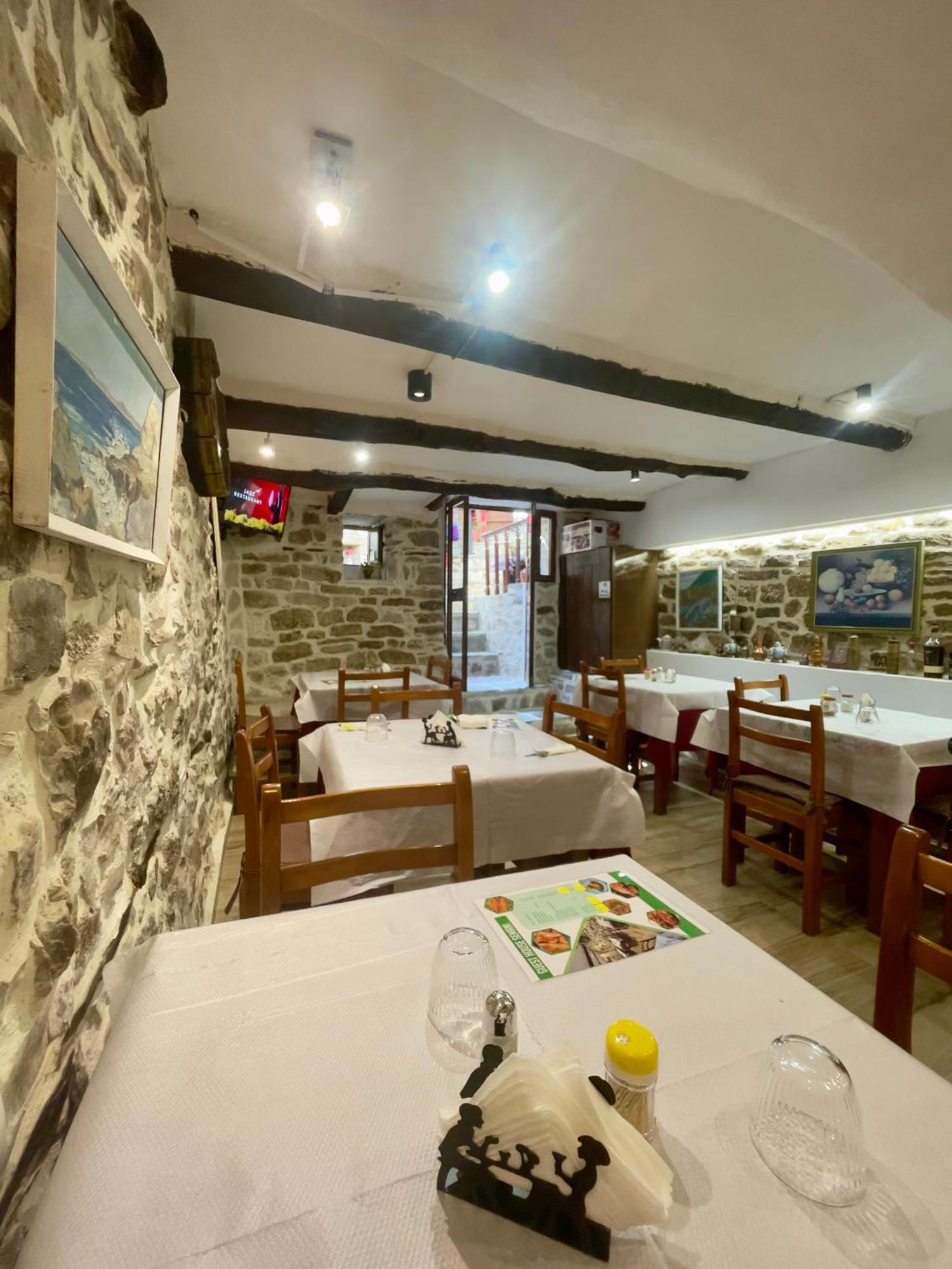 Restaurant & Guest House Semani Berat Exterior photo