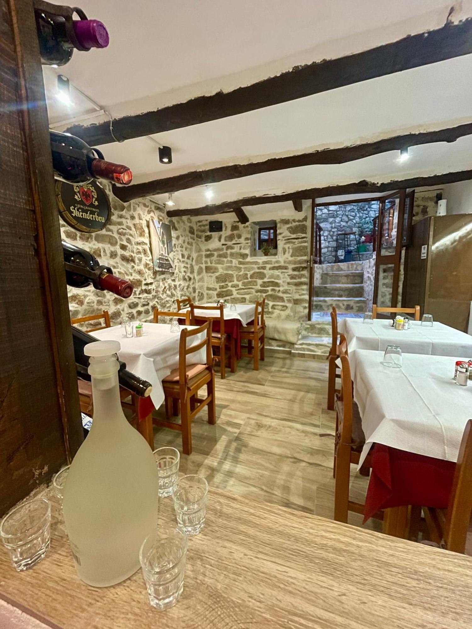 Restaurant & Guest House Semani Berat Exterior photo